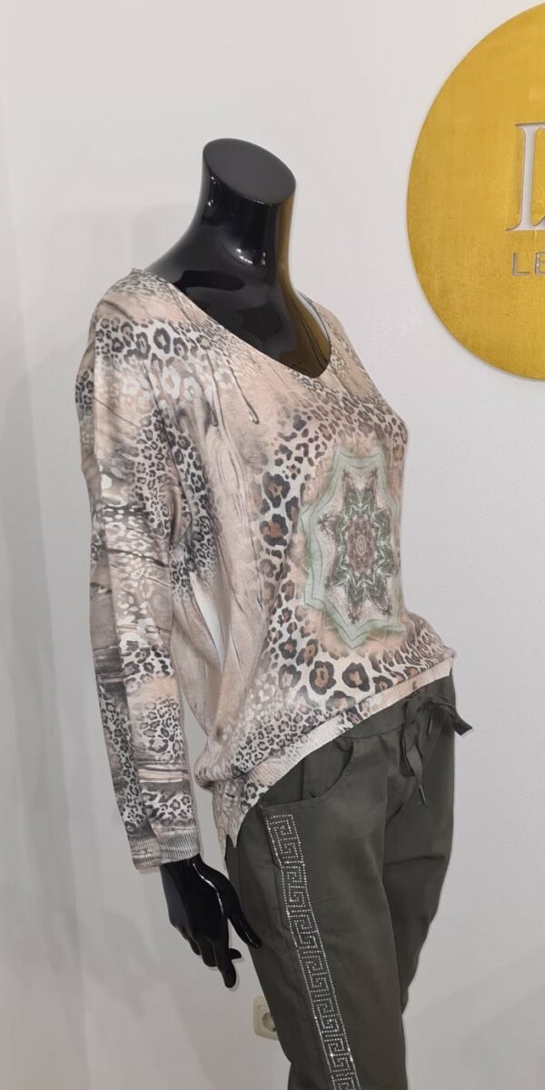 Damenpullover, italienische Mode, V-Ausschnitt, Leo-Print, Stern-Pullover, lange Ärmel, Oversize-Passform, Größen 38-46, alltagstauglich, Freizeitmode, Büromode, modische Pullover, pflegeleicht, Maschinenwäsche, Pullover für Arbeit