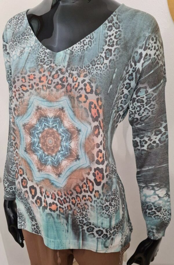 Damenpullover, italienische Mode, V-Ausschnitt, Leo-Print, Stern-Pullover, lange Ärmel, Oversize-Passform, Größen 38-46, alltagstauglich, Freizeitmode, Büromode, modische Pullover, pflegeleicht, Maschinenwäsche, Pullover für Arbeit