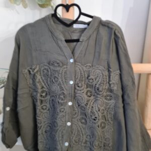 Damen Mullstoff-Hemd mit Spitze in Khaki-Italienische Mode